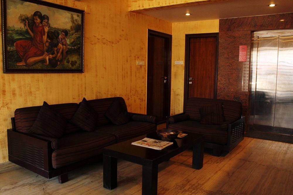 Oyo Townhouse 6 Koramangala Sony Signal Hotel Bangalore Exterior photo